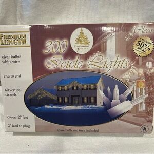 Clear Icicle Lights‎